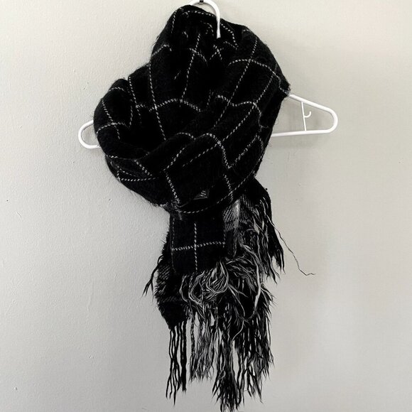 Steve Madden black and white blanket scarf infinity style casual warm winter - Picture 4 of 6